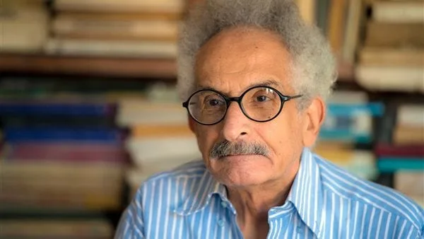 مناشدة من خالد منتصر لعلاج صنع الله إبراهيم