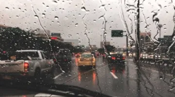 منخفض جوي.. الأرصاد تكشف سبب سقوط الأمطار اليوم وغدًا في بعض محافظات مصر