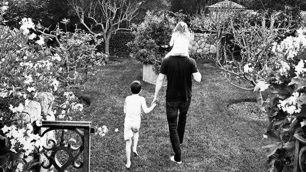 ميجان تدعم الأمير هاري بنشر صورة بصحبة طفليه بعد حديث عن خلافاته مع الملك تشارلز ميجان تدعم الأمير هاري بنشر صورة بصحبة طفليه بعد حديث عن خلافاته مع الملك تشارلز