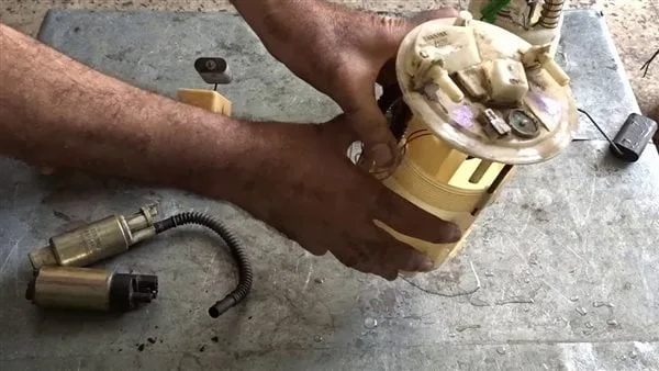 هل طرمبة البنزين بتبوظ من البنزين المغشوش؟ مسؤول علامة سيارات أوروبية يجيب هل طرمبة البنزين بتبوظ من البنزين المغشوش؟ مسؤول علامة سيارات أوروبية يجيب