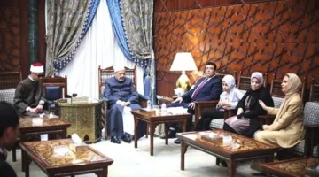 والدة الطالب محمد حسن عن لقاء شيخ الأزهر: حس إنه أبوه من حنيّته.. و3 ولادي عندهم إعاقة بصرية