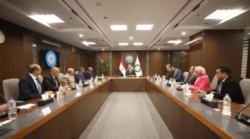 وزير البترول يبحث مع النقابة العامة للمناجم والمحاجر التعاون في تطوير قطاع التعدين