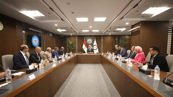 وزير البترول يبحث مع النقابة العامة للمناجم والمحاجر التعاون في تطوير قطاع التعدين