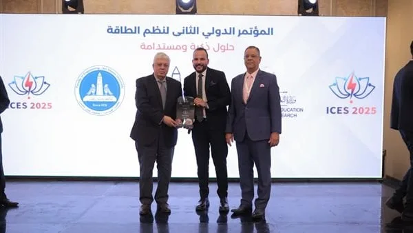وزير التعليم العالي وعميد هندسة عين شمس يكرمان شركة سيستكس بـ مؤتمر ICES 2025