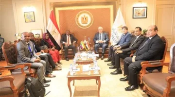 وزير التعليم العالي يبحث مع وزير خارجية جمهورية القمر المتحدة آليات تقديم منح دراسية للطلاب