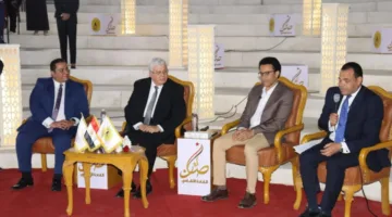 وزير التعليم العالي يكرم الفنان سامح حسين بسبب برنامج قطايف