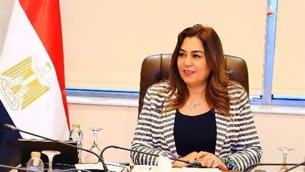وزيرة التنمية المحلية تتابع مع عدد من القيادات توفير فرص عمل للمرأة والشباب بمختلف المحافظات