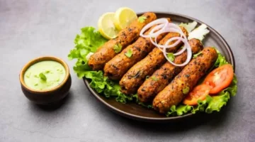 وصفة سحرية.. طريقة عمل كفتة الدجاج بصلصة الكزبرة والريحان